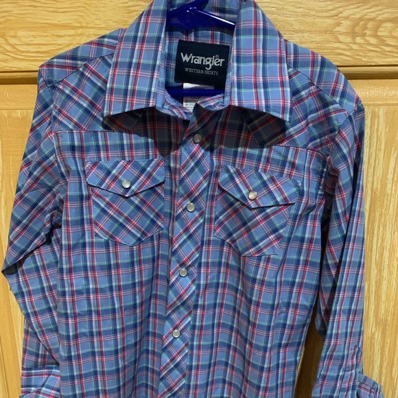 Boys Wrangler button up shirts - Picture 3 of 6